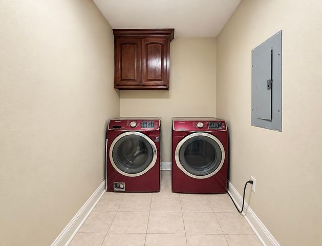 819 N Cooper Street, Arlington, TX 76011