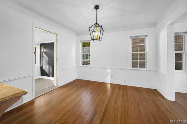 2049 Norwood Drive, Grosse Pointe Woods, MI 48236