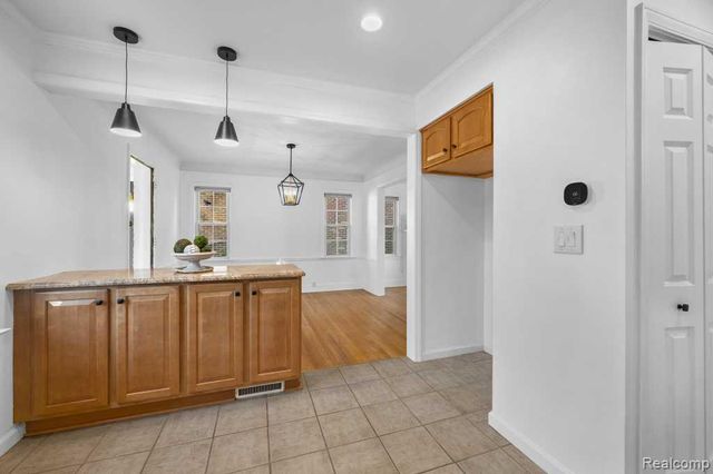 2049 Norwood Drive, Grosse Pointe Woods, MI 48236