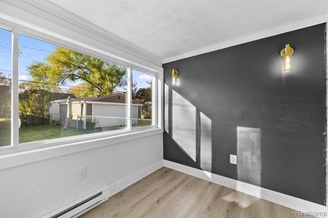 2049 Norwood Drive, Grosse Pointe Woods, MI 48236