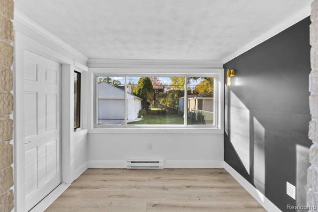 2049 Norwood Drive, Grosse Pointe Woods, MI 48236