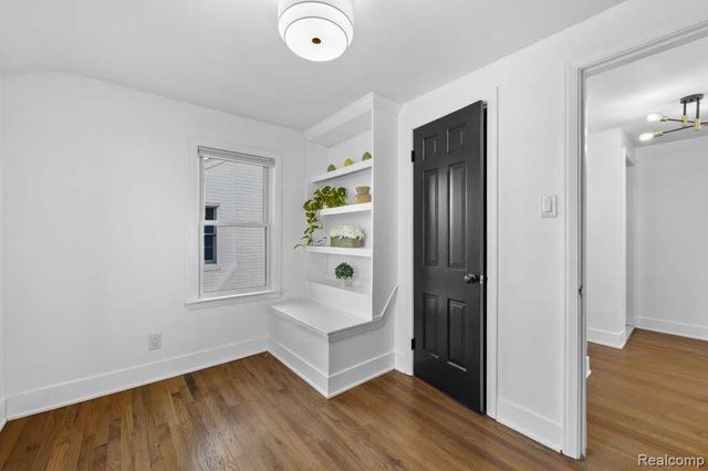 2049 Norwood Drive, Grosse Pointe Woods, MI 48236