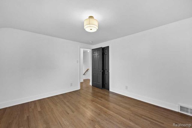 2049 Norwood Drive, Grosse Pointe Woods, MI 48236