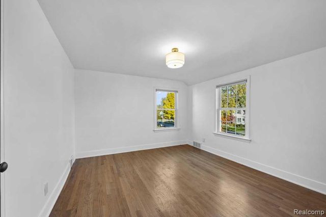 2049 Norwood Drive, Grosse Pointe Woods, MI 48236