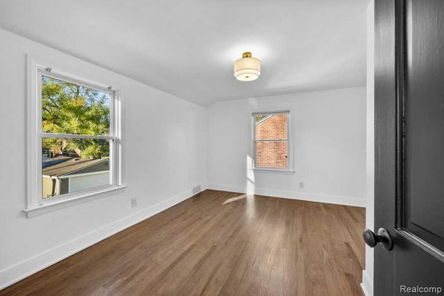 2049 Norwood Drive, Grosse Pointe Woods, MI 48236