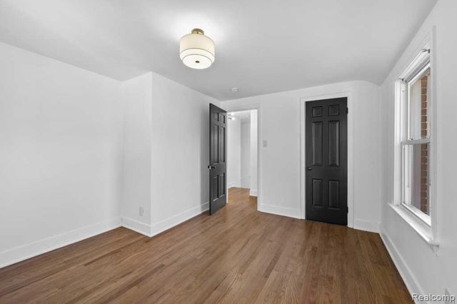 2049 Norwood Drive, Grosse Pointe Woods, MI 48236