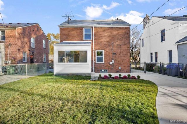 2049 Norwood Drive, Grosse Pointe Woods, MI 48236