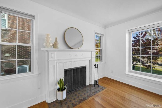 2049 Norwood Drive, Grosse Pointe Woods, MI 48236