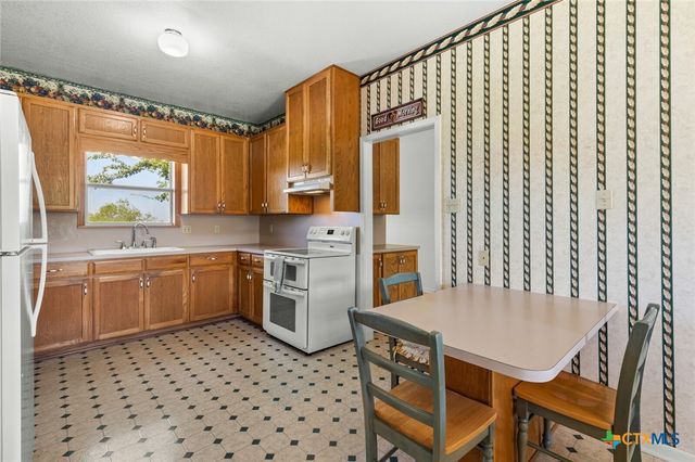 10514 Hunt Hill Road, Rogers, TX 76569