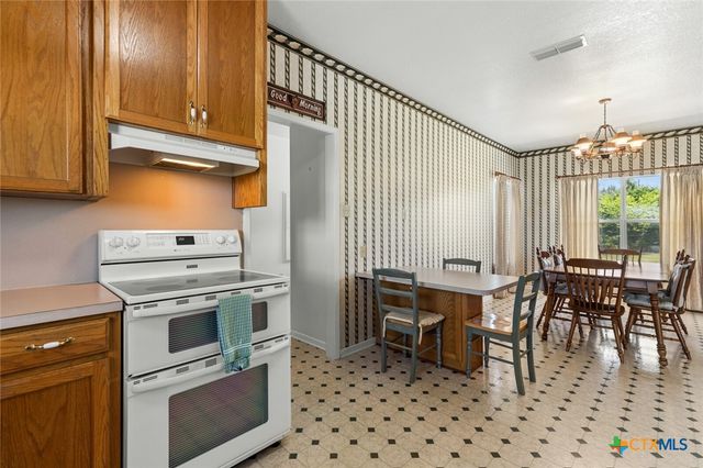 10514 Hunt Hill Road, Rogers, TX 76569