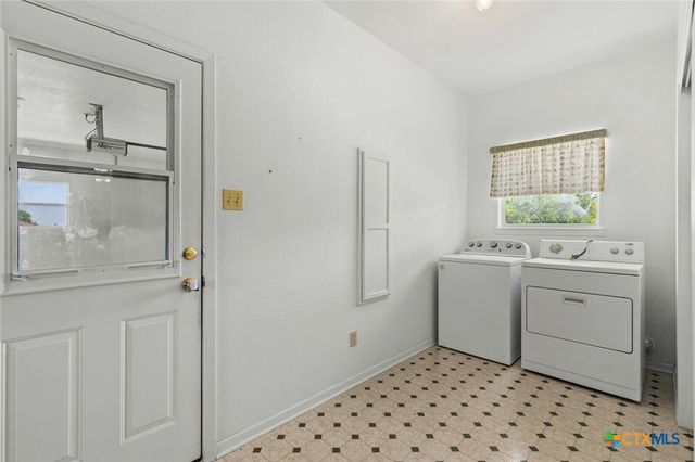 10514 Hunt Hill Road, Rogers, TX 76569