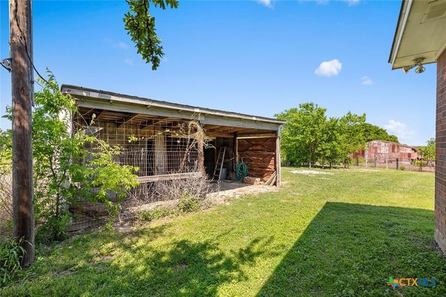 10514 Hunt Hill Road, Rogers, TX 76569