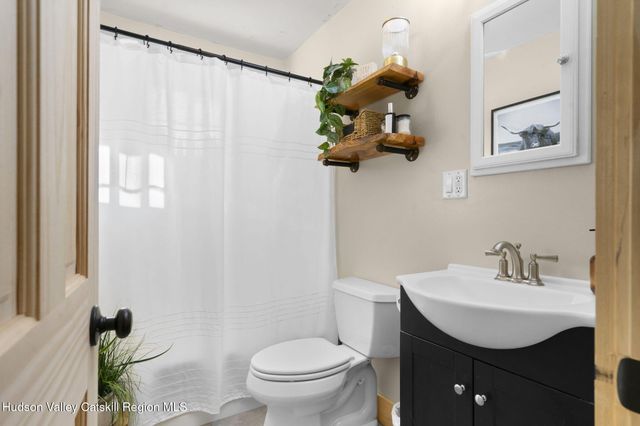 437 Sharptown Road, Stuyvesant, NY 12173