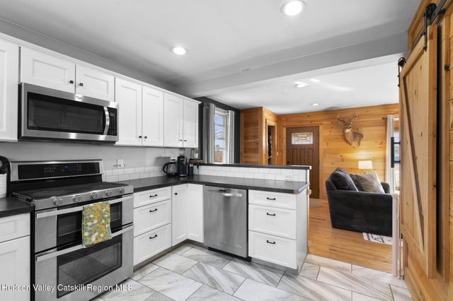 437 Sharptown Road, Stuyvesant, NY 12173