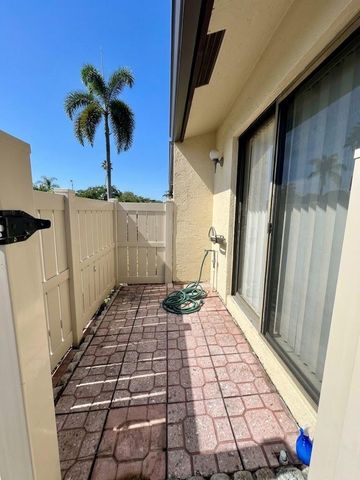 535 BANKS Road 2-521, Margate, FL 33063