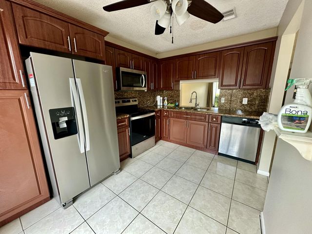 535 BANKS Road 2-521, Margate, FL 33063