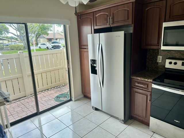 535 BANKS Road 2-521, Margate, FL 33063