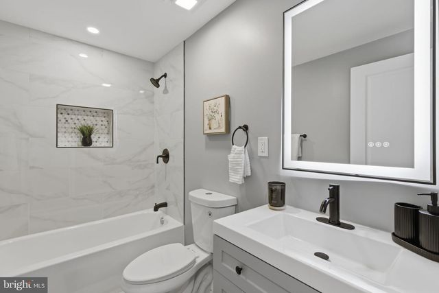 1600 E FEDERAL ST, Baltimore, MD 21213