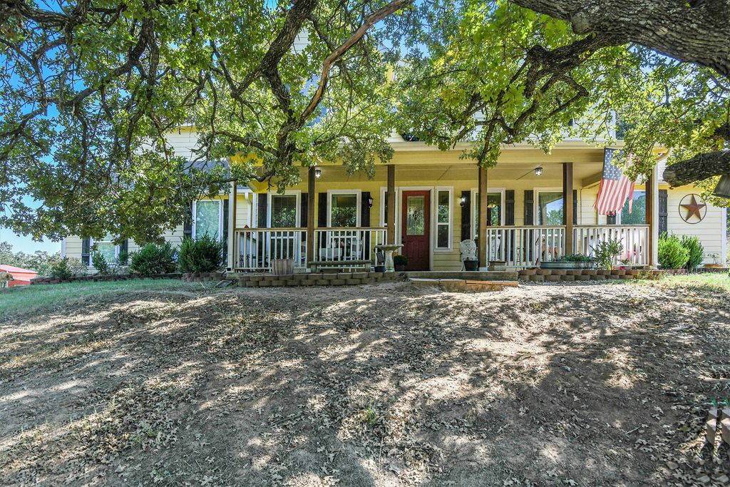 203 Saddle Ridge Court, Springtown, TX 76082
