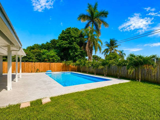 345 PINEHURST Road, Palm Springs, FL 33461