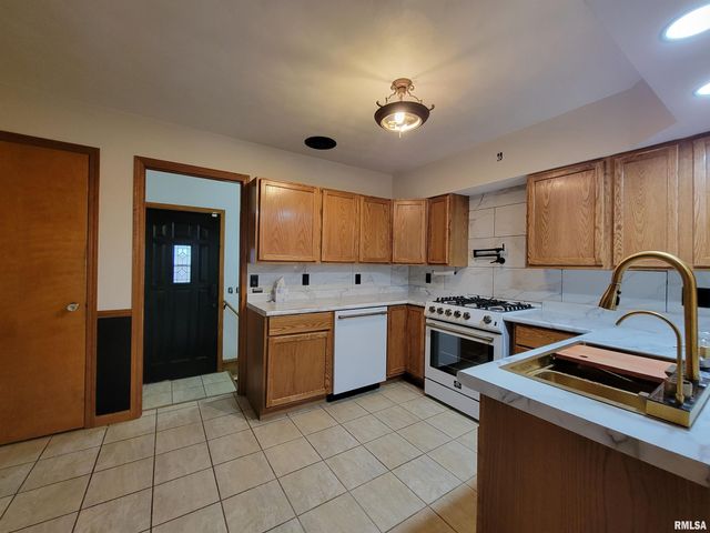 1102 COOLIDGE Avenue, Pekin, IL 61554