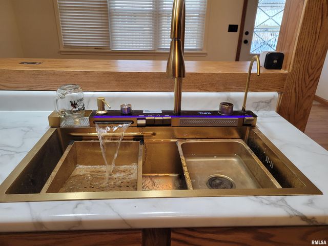 1102 COOLIDGE Avenue, Pekin, IL 61554