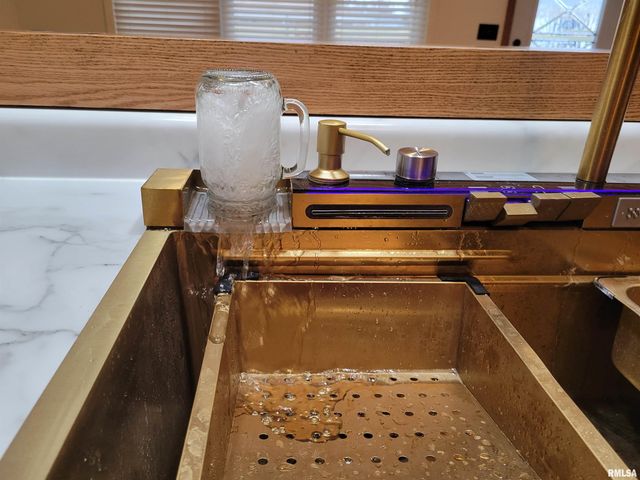 1102 COOLIDGE Avenue, Pekin, IL 61554