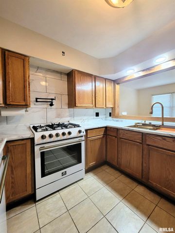 1102 COOLIDGE Avenue, Pekin, IL 61554