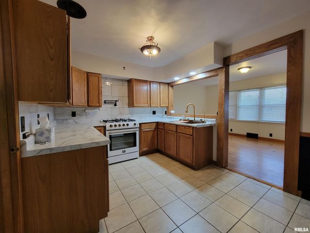 1102 COOLIDGE Avenue, Pekin, IL 61554