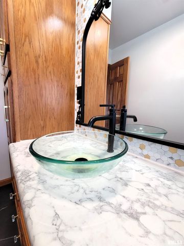 1102 COOLIDGE Avenue, Pekin, IL 61554