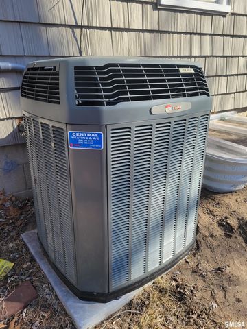 1102 COOLIDGE Avenue, Pekin, IL 61554