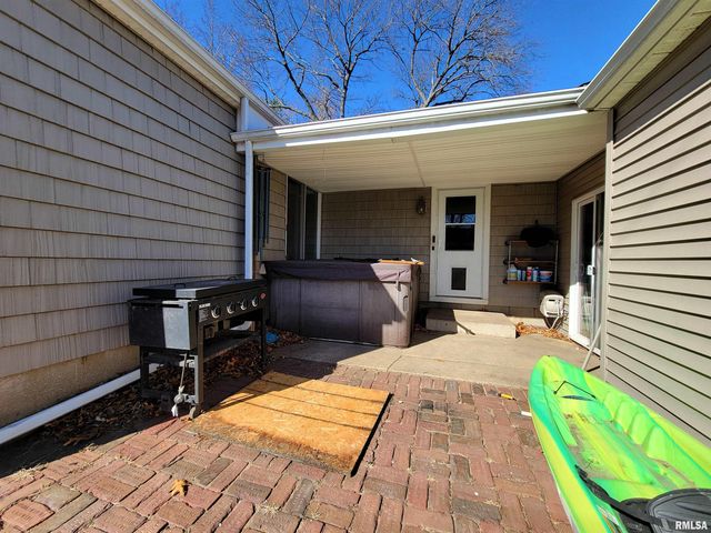 1102 COOLIDGE Avenue, Pekin, IL 61554