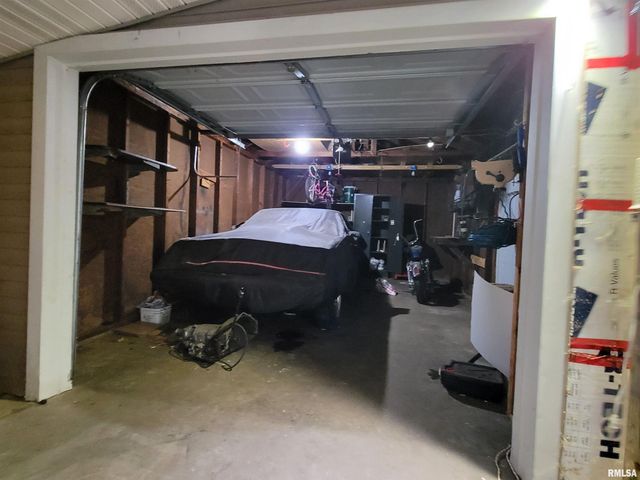 1102 COOLIDGE Avenue, Pekin, IL 61554