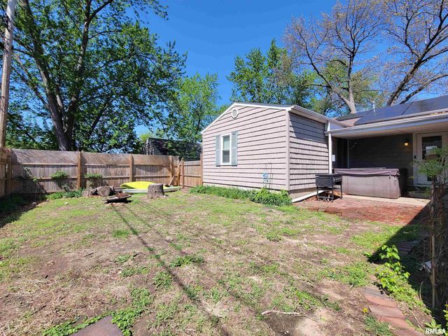1102 COOLIDGE Avenue, Pekin, IL 61554