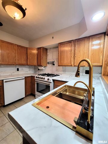 1102 COOLIDGE Avenue, Pekin, IL 61554