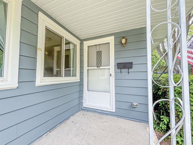 2100 Garven COURT, Waukesha, WI 53188