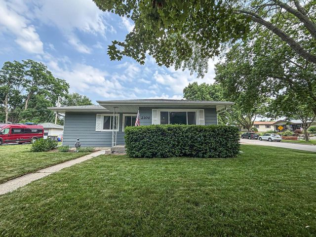 2100 Garven COURT, Waukesha, WI 53188