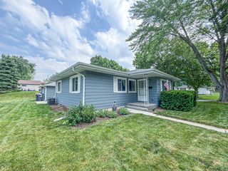 2100 Garven COURT, Waukesha, WI 53188