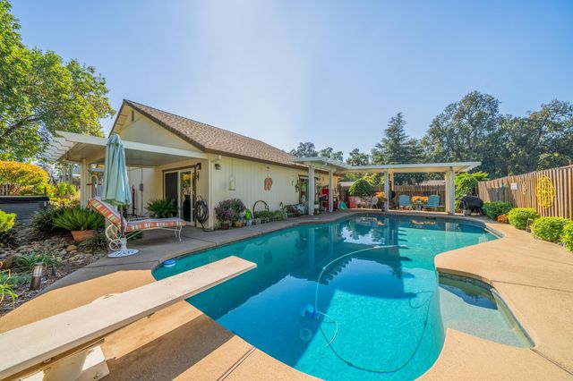 6849 Creekside Street, Redding, CA 96001