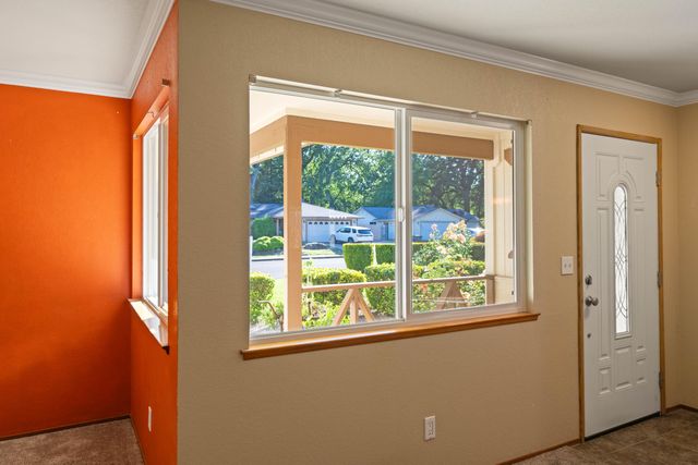 6849 Creekside Street, Redding, CA 96001