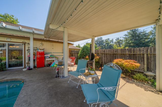 6849 Creekside Street, Redding, CA 96001