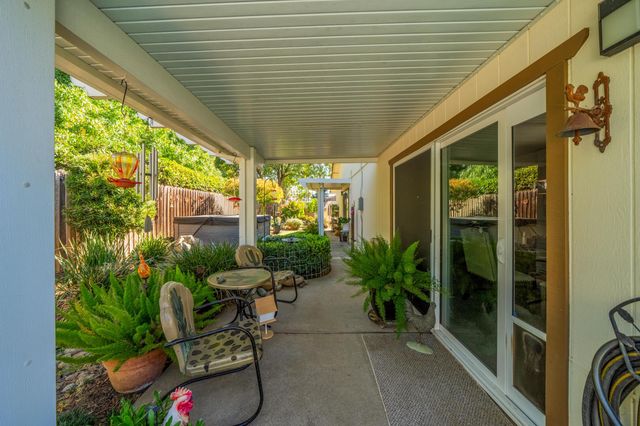 6849 Creekside Street, Redding, CA 96001