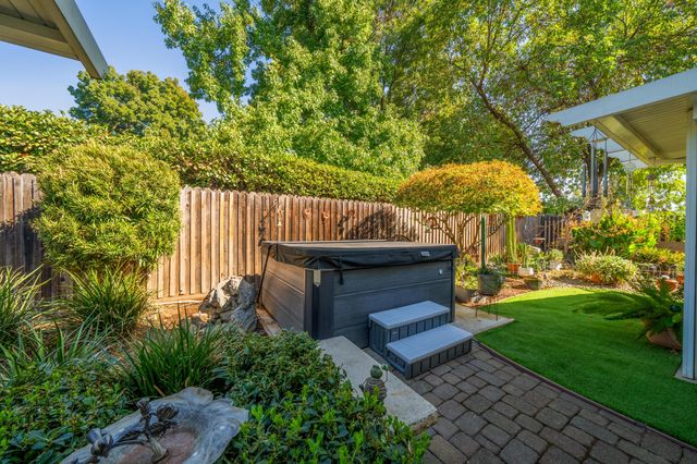 6849 Creekside Street, Redding, CA 96001