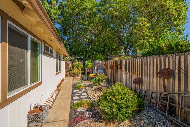 6849 Creekside Street, Redding, CA 96001