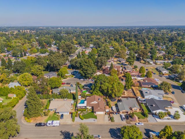 6849 Creekside Street, Redding, CA 96001