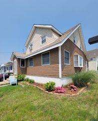 2 Arthur St house, Hull, MA 02045