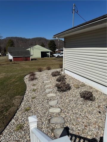 404 S Bradfield Drive, St Marys, WV 26170