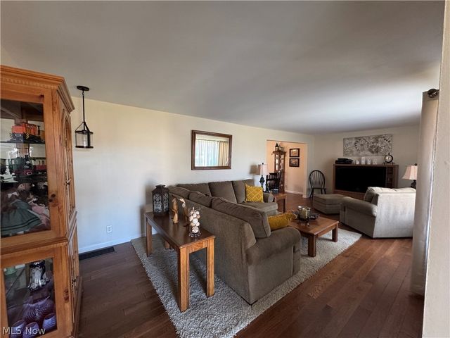 404 S Bradfield Drive, St Marys, WV 26170