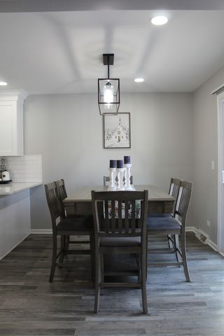 908 Glenmore Lane, Elgin, IL 60124