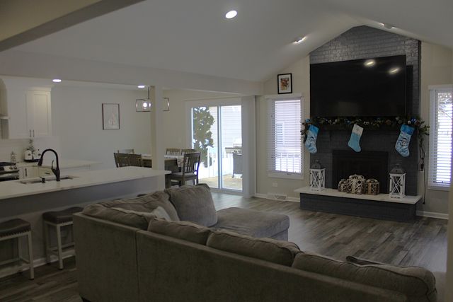 908 Glenmore Lane, Elgin, IL 60124